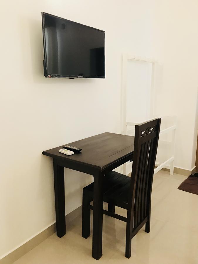 Royal White Tourist Rest Hotel Anuradhapura Buitenkant foto