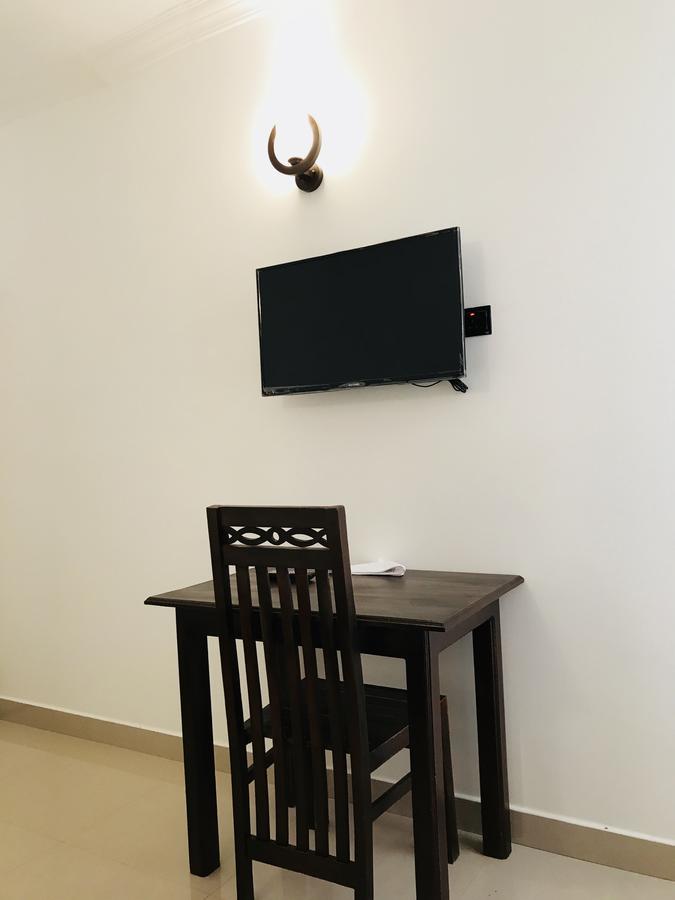 Royal White Tourist Rest Hotel Anuradhapura Buitenkant foto
