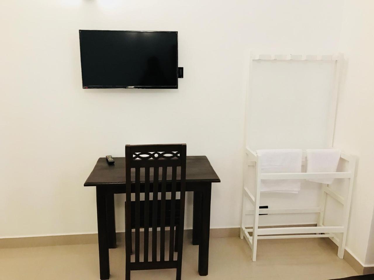 Royal White Tourist Rest Hotel Anuradhapura Buitenkant foto