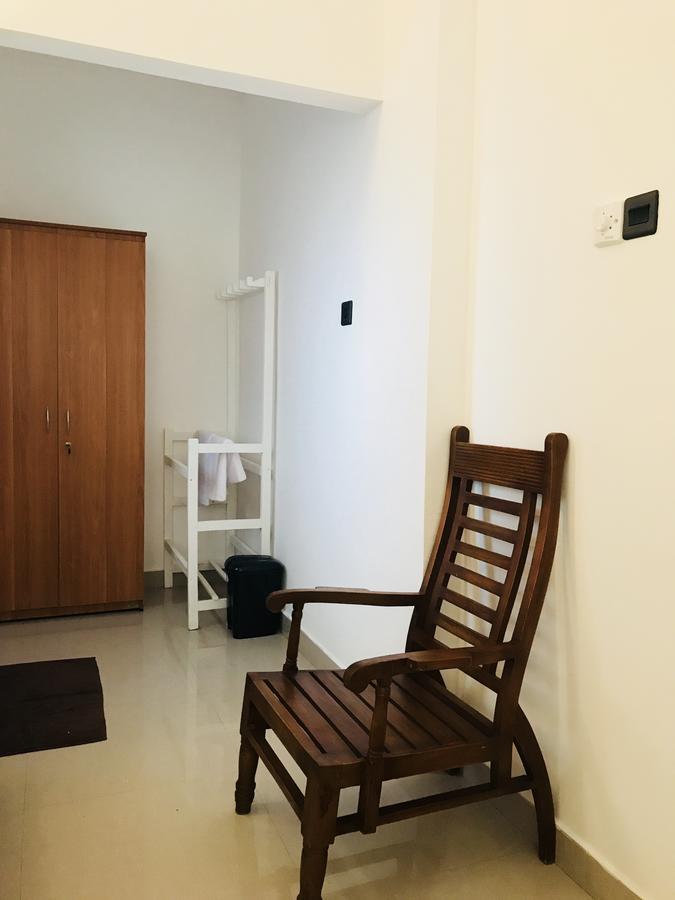 Royal White Tourist Rest Hotel Anuradhapura Buitenkant foto