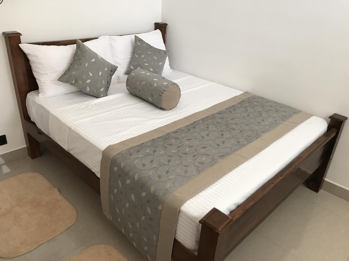 Royal White Tourist Rest Hotel Anuradhapura Buitenkant foto
